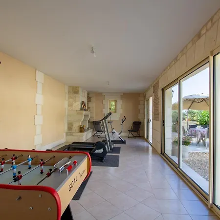 Maison Spacieuse Avec Piscine, Salle De Sport, Et équipements Complets à - Fr-1-616-2 Villamblard