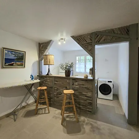 Maison Spacieuse Avec Piscine, Salle De Sport, Et Equipements Complets A - Fr-1-616-2 Holiday home Villamblard