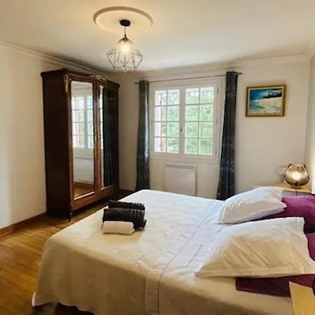 Maison Spacieuse Avec Piscine, Salle De Sport, Et équipements Complets à - Fr-1-616-2 *