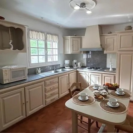Maison Spacieuse Avec Piscine, Salle De Sport, Et Equipements Complets A - Fr-1-616-2 Villamblard