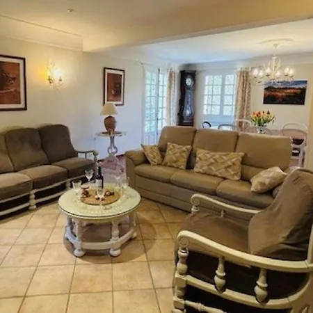 Casa di campagna Maison Spacieuse Avec Piscine, Salle De Sport, Et équipements Complets à - Fr-1-616-2 *